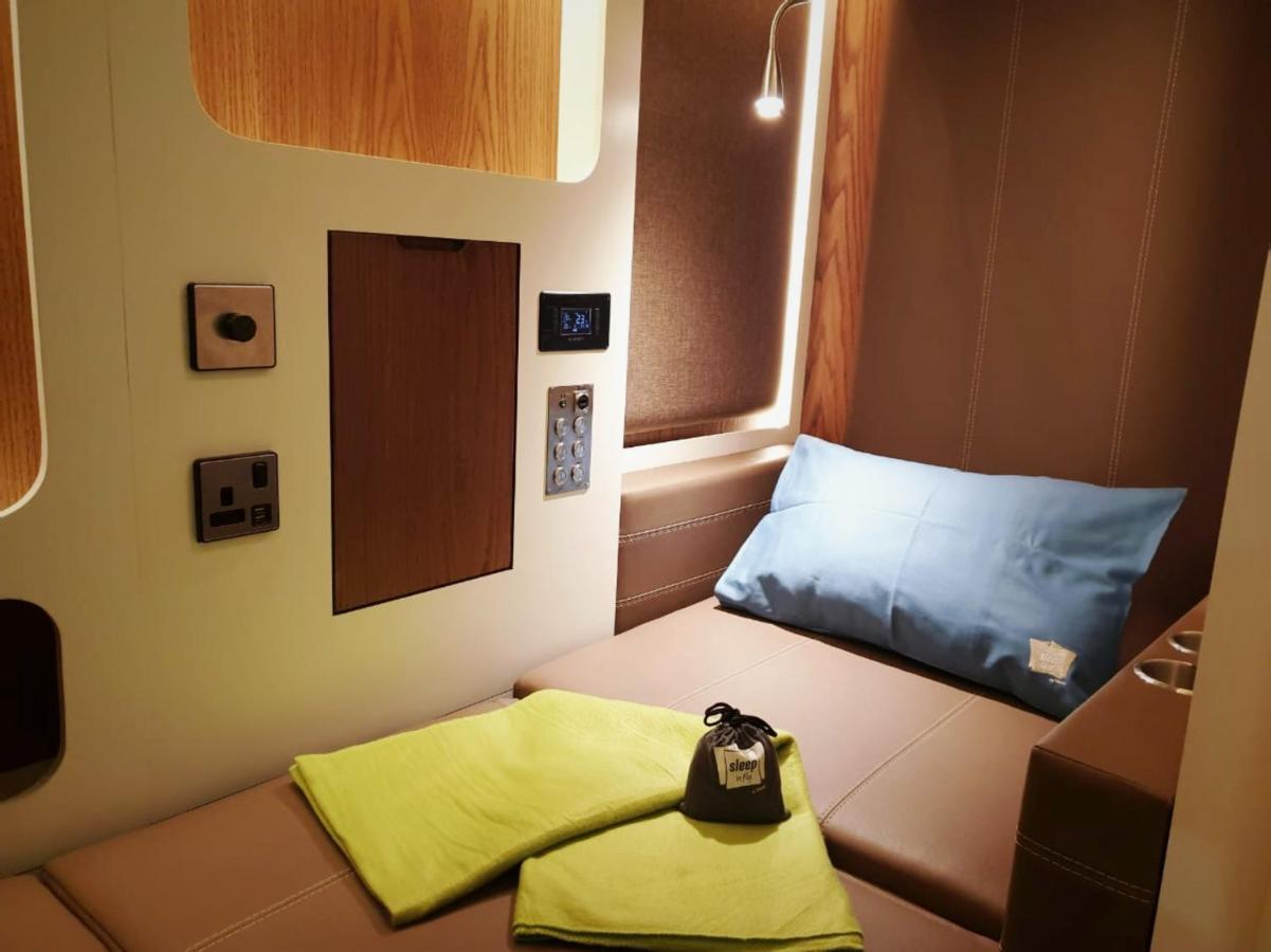 Capsulehotel Sleep 'n Fly Sleep Lounge, C-gates Terminal 3 - Transit Only